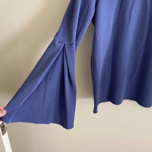 Green Envelope periwinkle blue long bell flared sleeve top size L - Picture 3 of 6